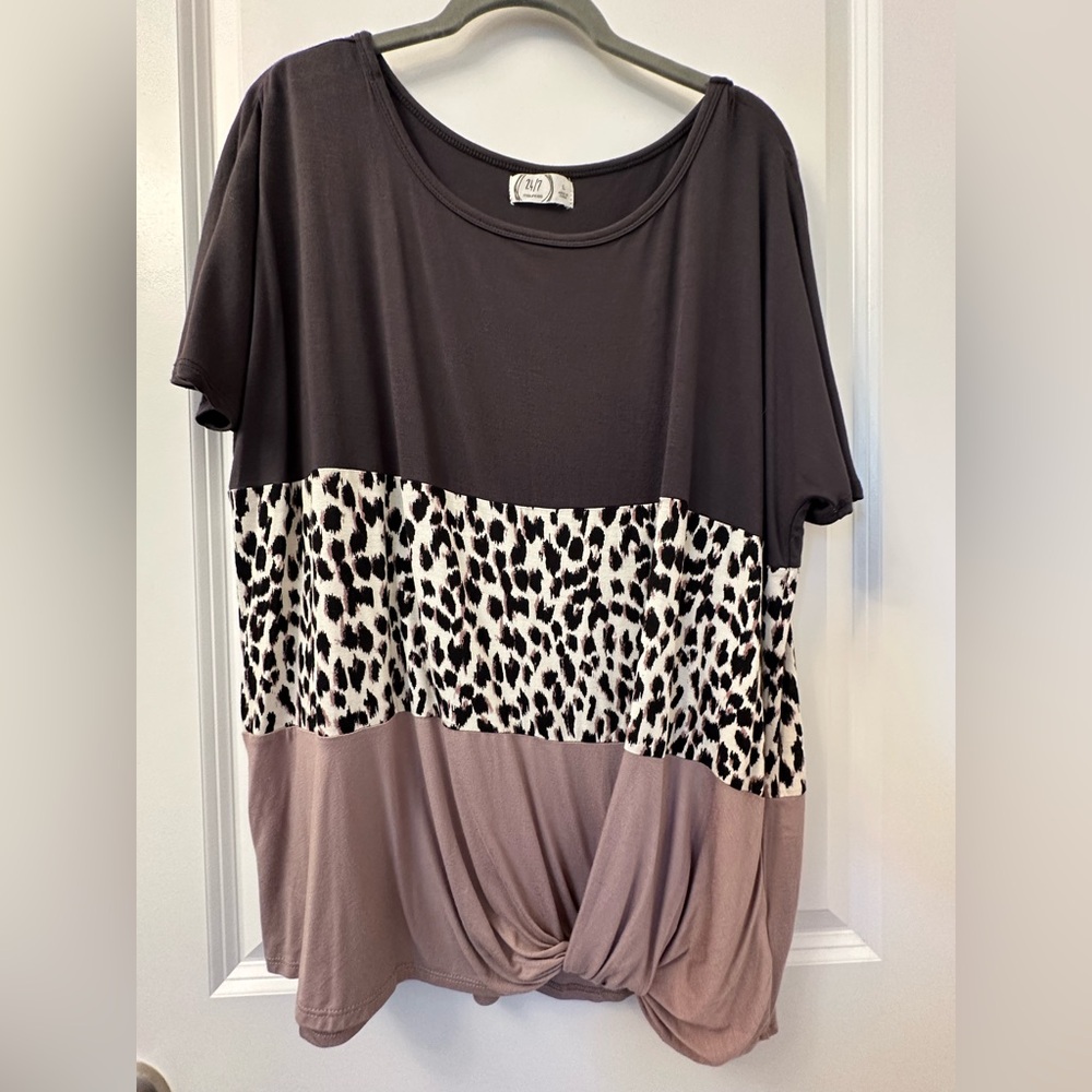 USED Maurice's Stylish Women's Leopard Print Top size Large